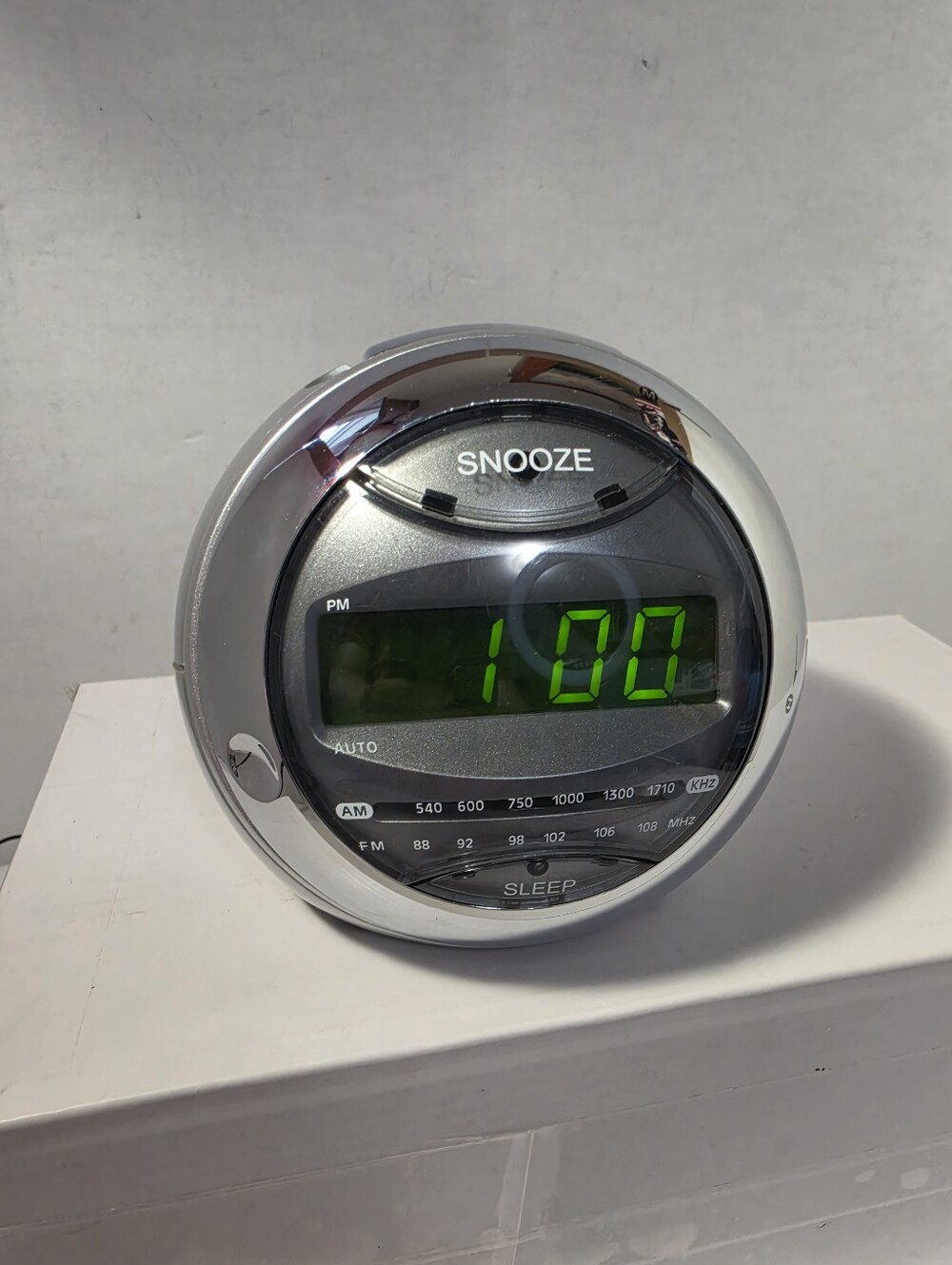 Jensen JCR-220 Projection Clock Radio Alarm in Silver. TESTED.